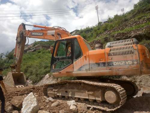 贵州出售转让二手6000小时2012年斗山DH215挖掘机
