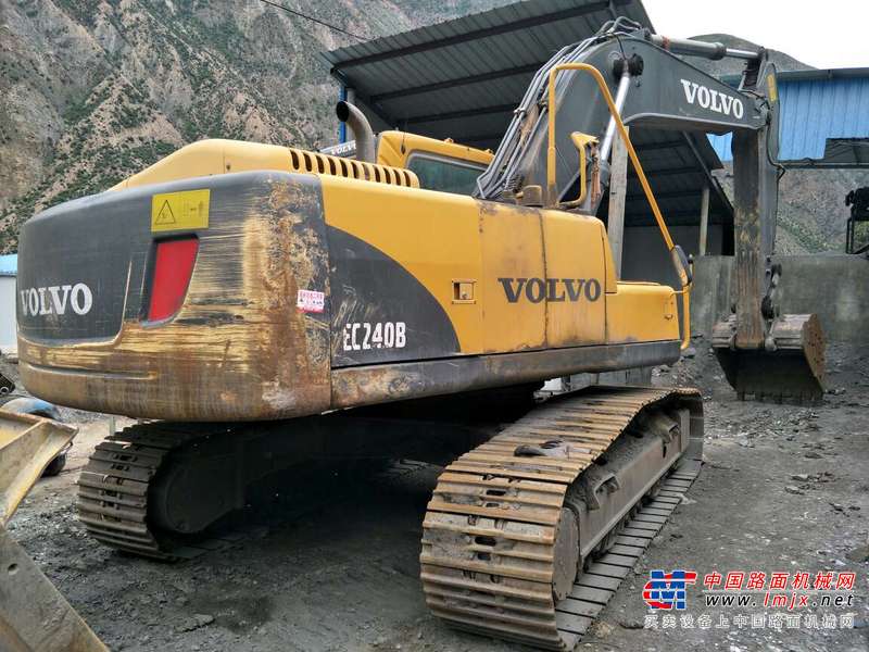 甘肃出售转让二手8000小时2011年沃尔沃EC240B挖掘机