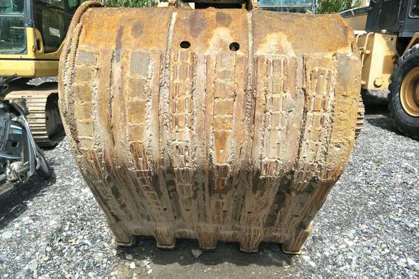 甘肃出售转让二手6000小时2011年小松PC240LC挖掘机