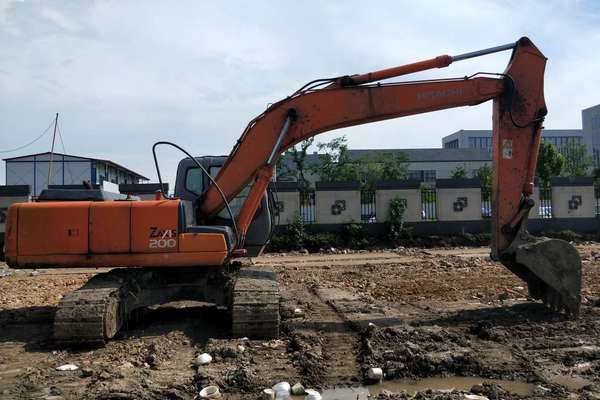 安徽出售转让二手12000小时2005年日立ZX200挖掘机