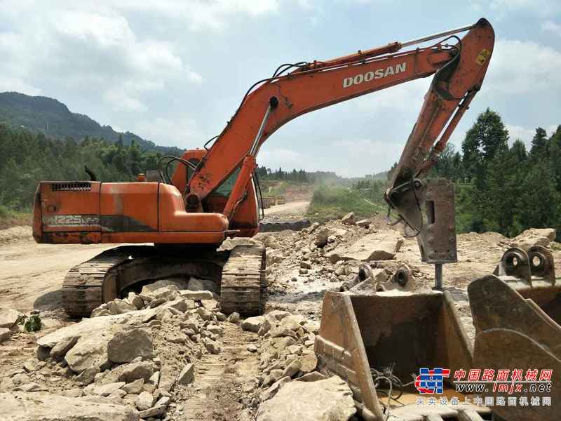 四川出售转让二手9500小时2008年斗山DH220挖掘机