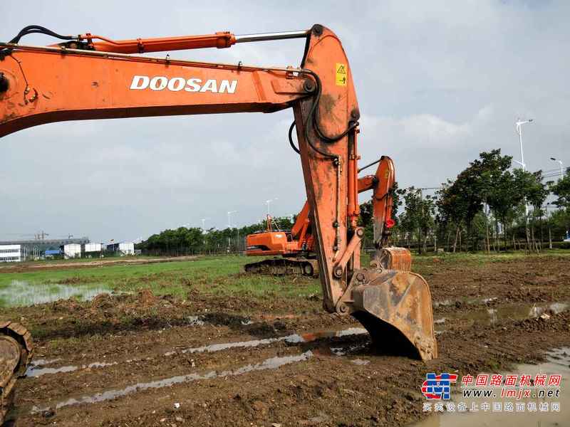 安徽出售转让二手8000小时2011年斗山DH220LC挖掘机