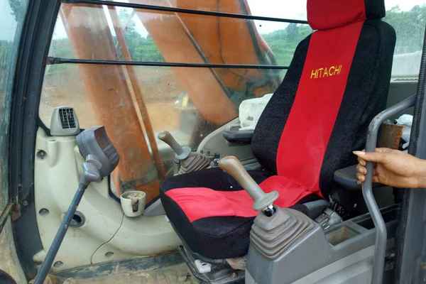 贵州出售转让二手7000小时2011年日立ZX330挖掘机