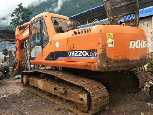 云南出售转让二手12000小时2010年斗山DH220挖掘机