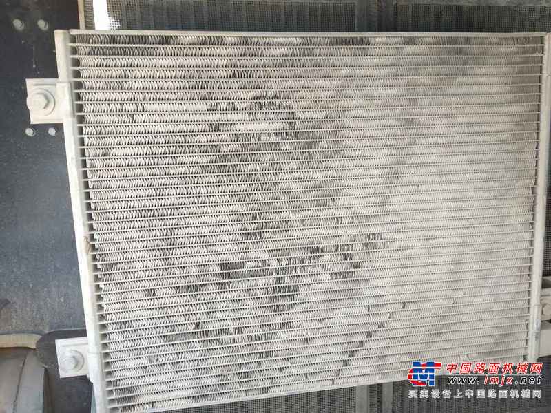 甘肃出售转让二手5000小时2010年龙工LG6085挖掘机