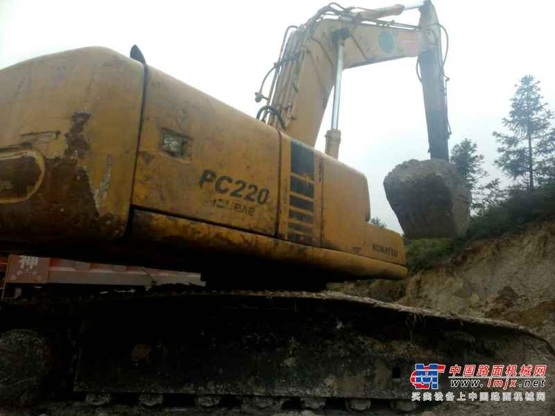 贵州出售转让二手18000小时2003年小松PC220挖掘机