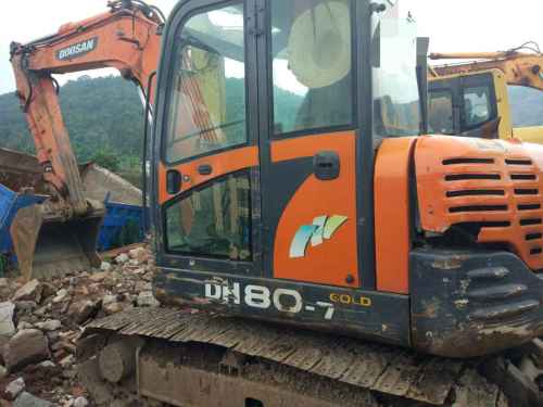 云南出售转让二手7500小时2010年斗山DH80挖掘机