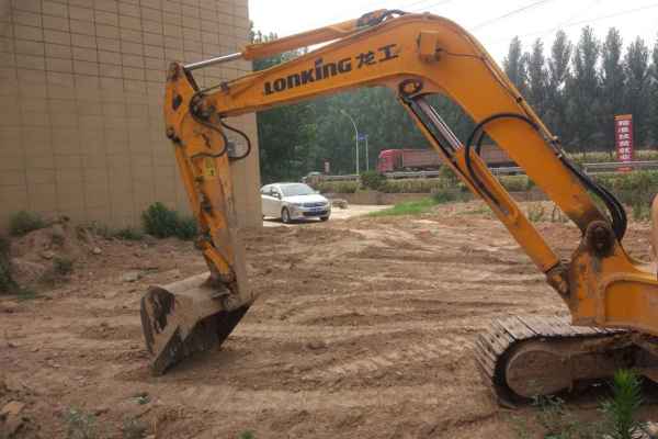 山东出售转让二手3000小时2015年龙工LG6065挖掘机