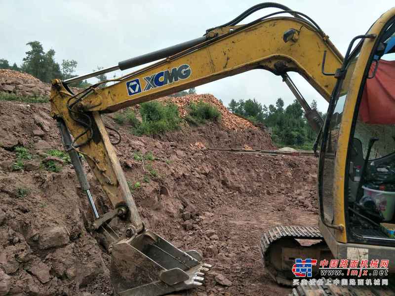 四川出售转让二手3200小时2013年徐工XE80C挖掘机