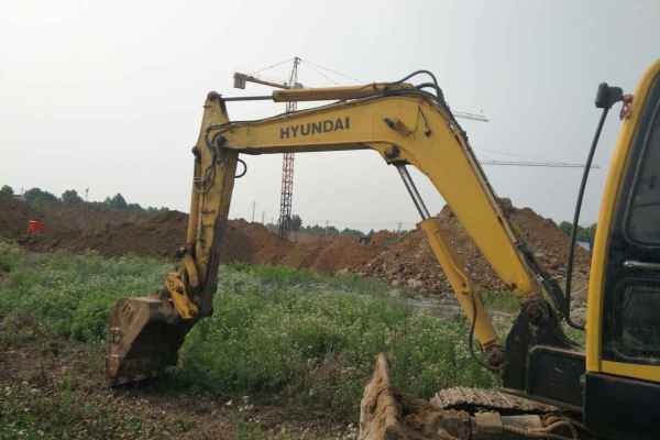 山东出售转让二手10000小时2009年现代R60挖掘机
