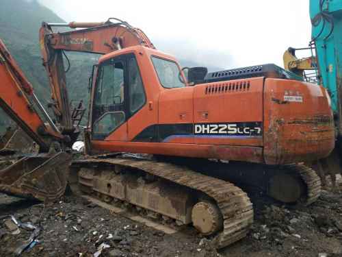 云南出售转让二手6892小时2010年斗山DH225LC挖掘机