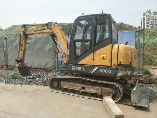 河北出售转让二手7800小时2010年柳工CLG906D挖掘机