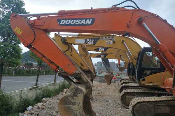 贵州出售转让二手8000小时2010年斗山DH225LC挖掘机