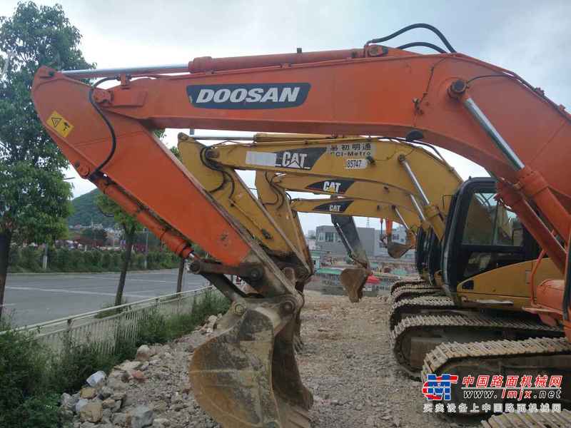 贵州出售转让二手8000小时2010年斗山DH225LC挖掘机