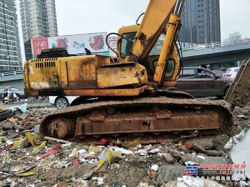 江西出售转让二手18000小时2005年现代R210挖掘机