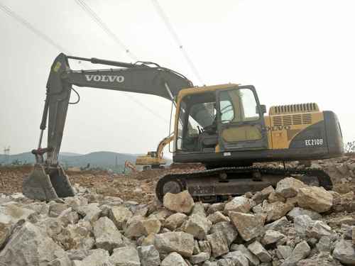 山东出售转让二手7300小时2010年沃尔沃EC210B挖掘机