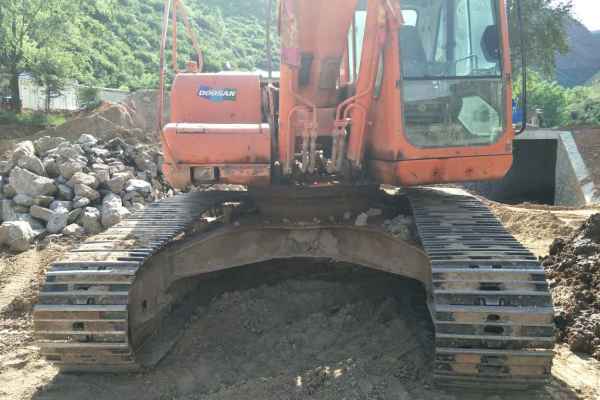 甘肃出售转让二手8000小时2009年斗山DH220挖掘机