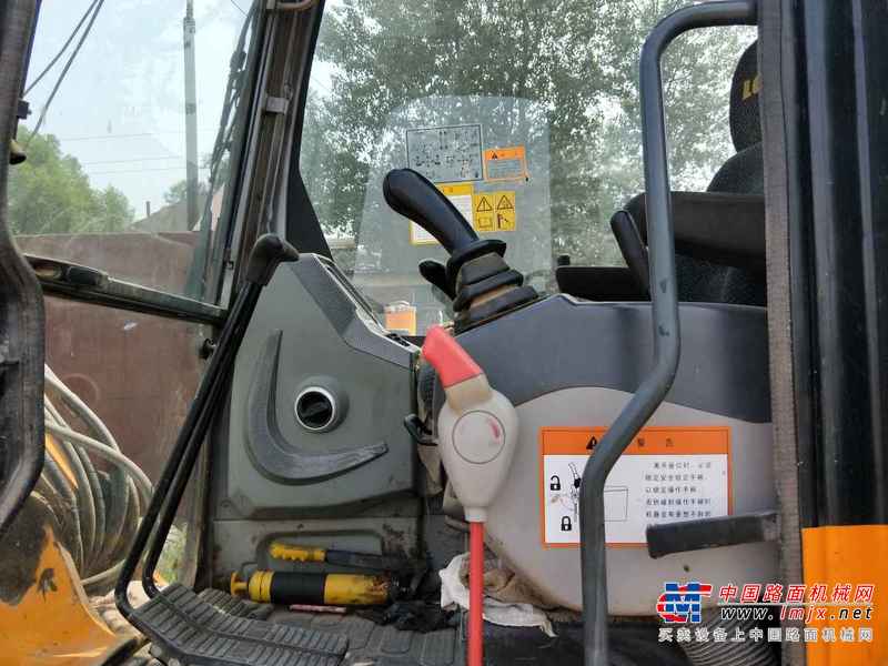 山西出售转让二手2800小时2014年龙工LG6065挖掘机