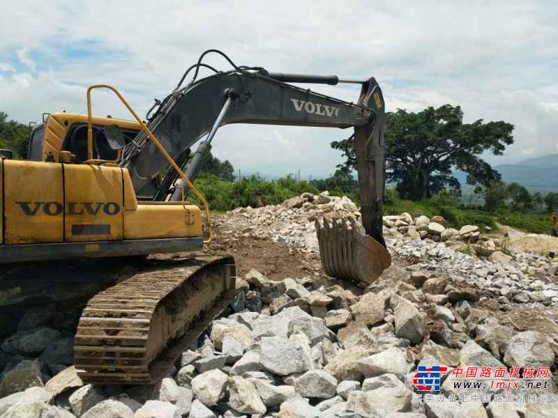 云南出售转让二手5826小时2012年沃尔沃EC240BLC挖掘机