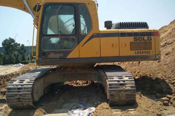 陕西出售转让二手4200小时2013年临工LG6225E挖掘机