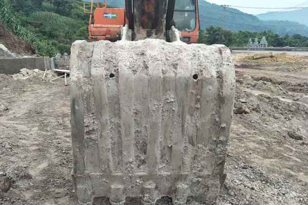重庆出售转让二手7800小时2010年斗山DH225LC挖掘机