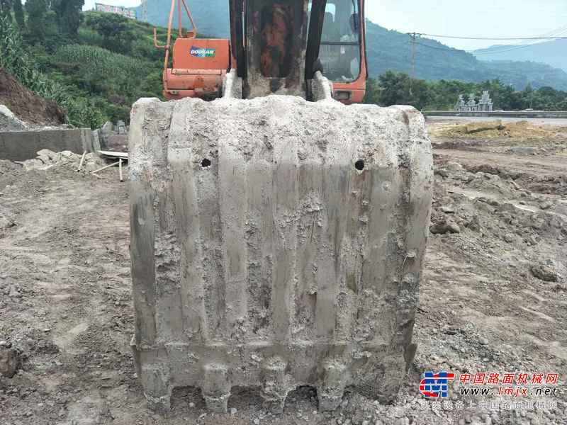 重庆出售转让二手7800小时2010年斗山DH225LC挖掘机