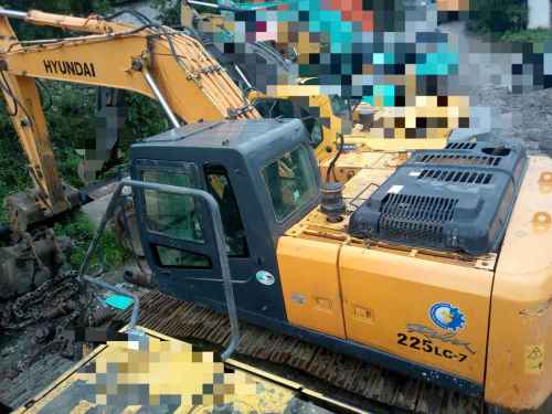 贵州出售转让二手16000小时2009年现代R225挖掘机
