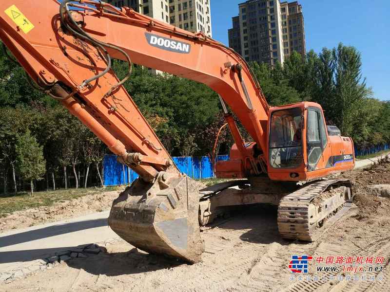 内蒙古出售转让二手12000小时2009年斗山DH300挖掘机