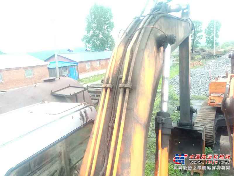 黑龙江出售转让二手25000小时2003年日立EX200挖掘机