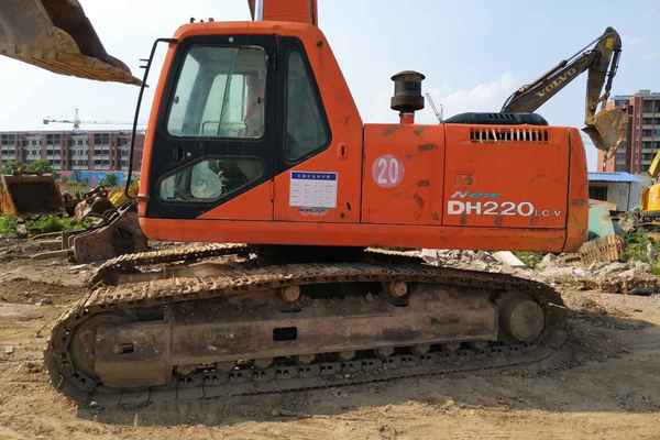 山东出售转让二手9000小时2005年大宇DH220LC挖掘机