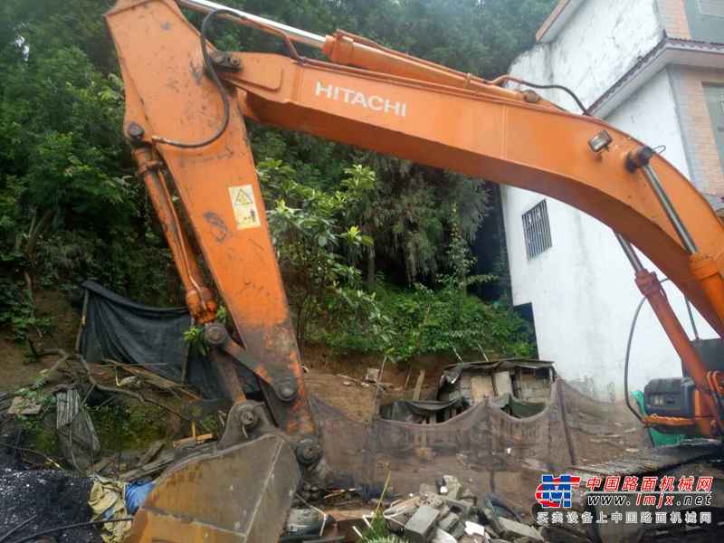 贵州出售转让二手15000小时2005年日立ZX200挖掘机