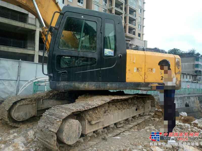 贵州出售转让二手7500小时2012年现代R215挖掘机