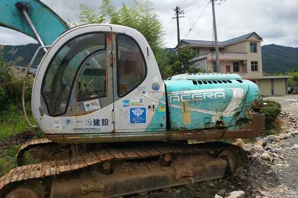江西出售转让二手11000小时2005年神钢SK200挖掘机