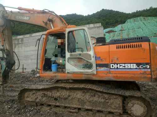 贵州出售转让二手7600小时2010年斗山DH225挖掘机