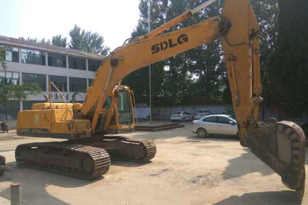 安徽出售转让二手8000小时2012年临工LG6210挖掘机