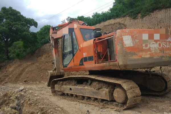 云南出售转让二手12000小时2009年斗山DH220挖掘机