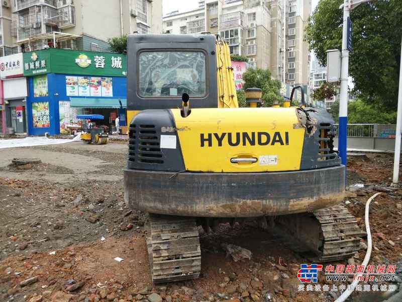 安徽出售转让二手8000小时2011年现代R80挖掘机