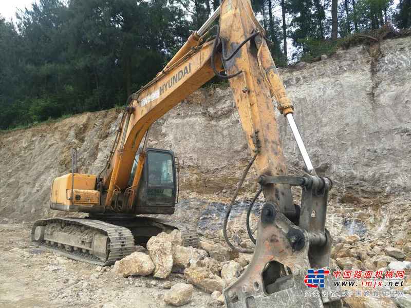 贵州出售转让二手9000小时2008年现代R215挖掘机