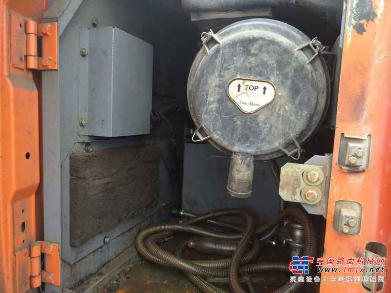 贵州出售转让二手8700小时2009年日立ZX240挖掘机