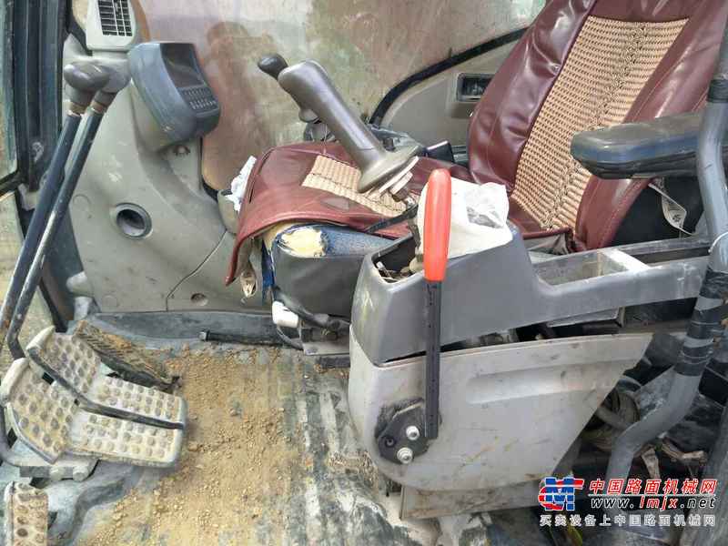 贵州出售转让二手8700小时2009年日立ZX240挖掘机