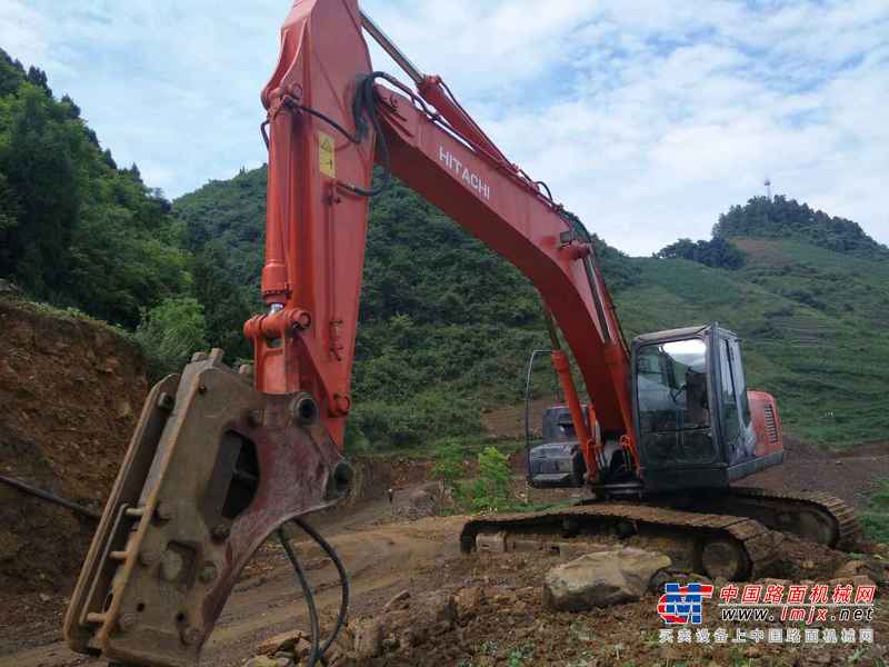 贵州出售转让二手8700小时2009年日立ZX240挖掘机