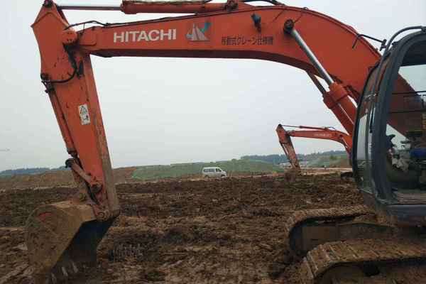 河南出售转让二手17600小时2006年日立ZX200挖掘机