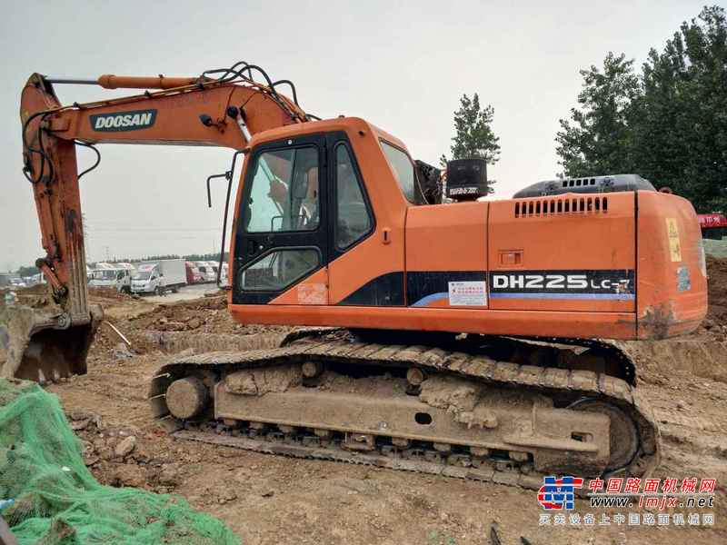 河南出售转让二手8000小时2009年斗山DH220挖掘机