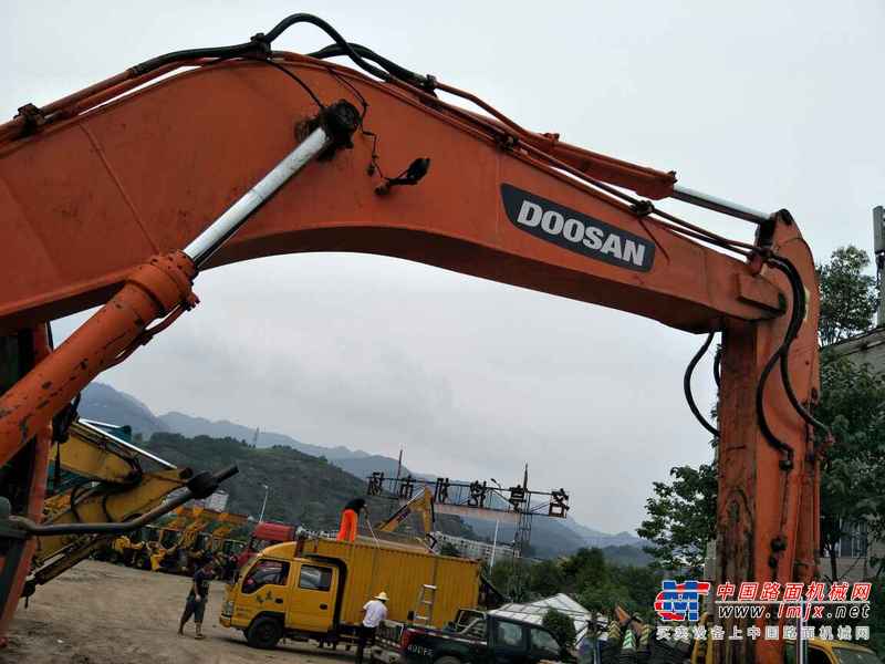 重庆出售转让二手7000小时2010年斗山DX260LC挖掘机
