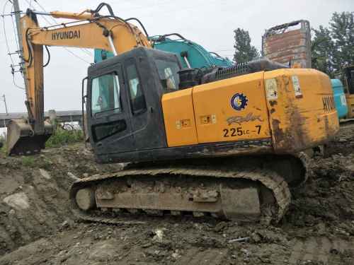四川出售转让二手7526小时2011年现代R215挖掘机