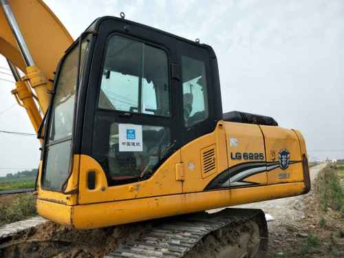 安徽出售转让二手9000小时2011年龙工LG6225挖掘机