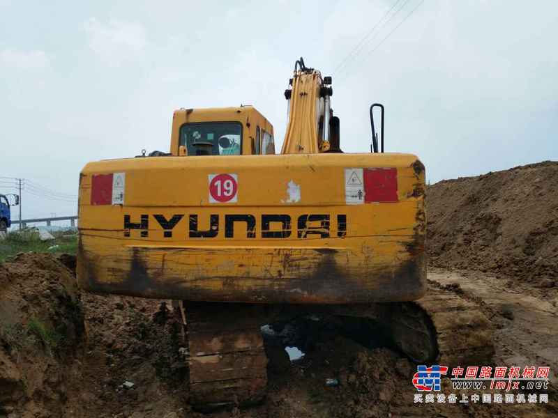 江西出售转让二手11000小时2007年现代R215挖掘机