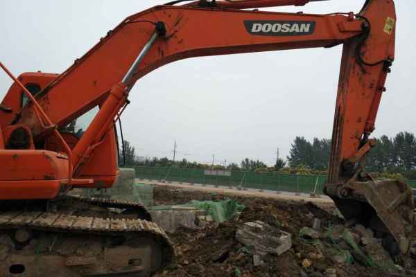 河南出售转让二手8000小时2010年斗山DH215挖掘机