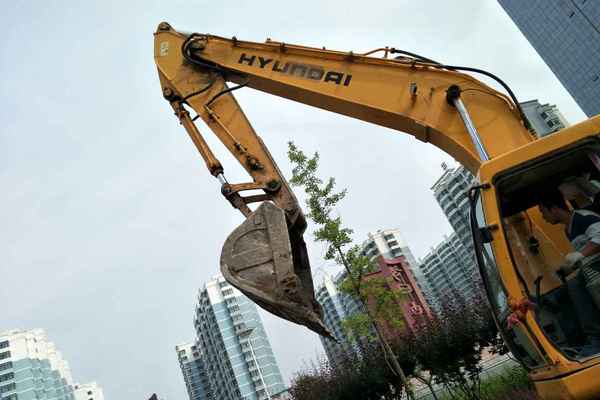 甘肃出售转让二手16000小时2007年现代R225LC挖掘机
