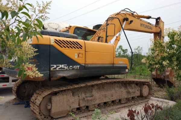 陕西出售转让二手8000小时2012年现代R225LC挖掘机